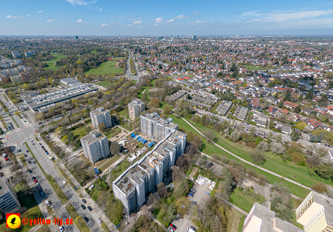21.04.2023 - Baustelle Fassadensanierung am Karl-Marx-Ring 11-21 in Neuperlach